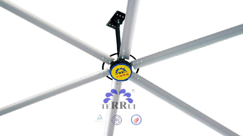Leistungsstarker industrieller Deckenventilator mit fortschrittlichem Bürstenlosen EC-Motor und beeindruckendem Durchmesser von 7300 mm