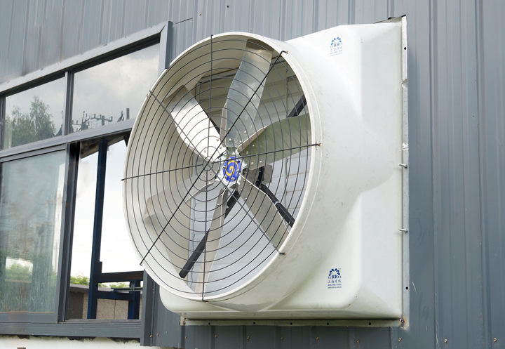 Schwerer Industrieauspuffventilator mit 48 ′′ Blade 850W Leistung und 48000m3/h maximaler Luftstrom