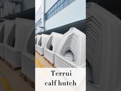 Weißes Polyethylen Wetterfest Rechteck Kälber Hutches Isoliert Wetterfest